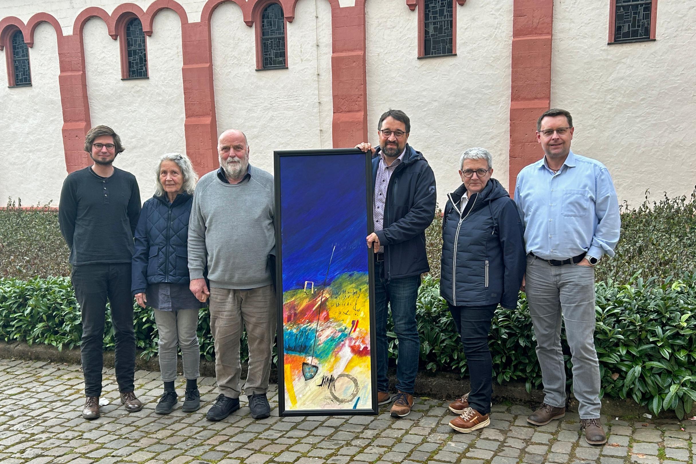 Philipp Kirsch (Leitungsteam), Marliese und Uwe Appold, Kooperator Michael Meyer, Marliese Klees und Gemeindereferent Thomas Kaspar bereiten den Ausstellungszyklus vor.