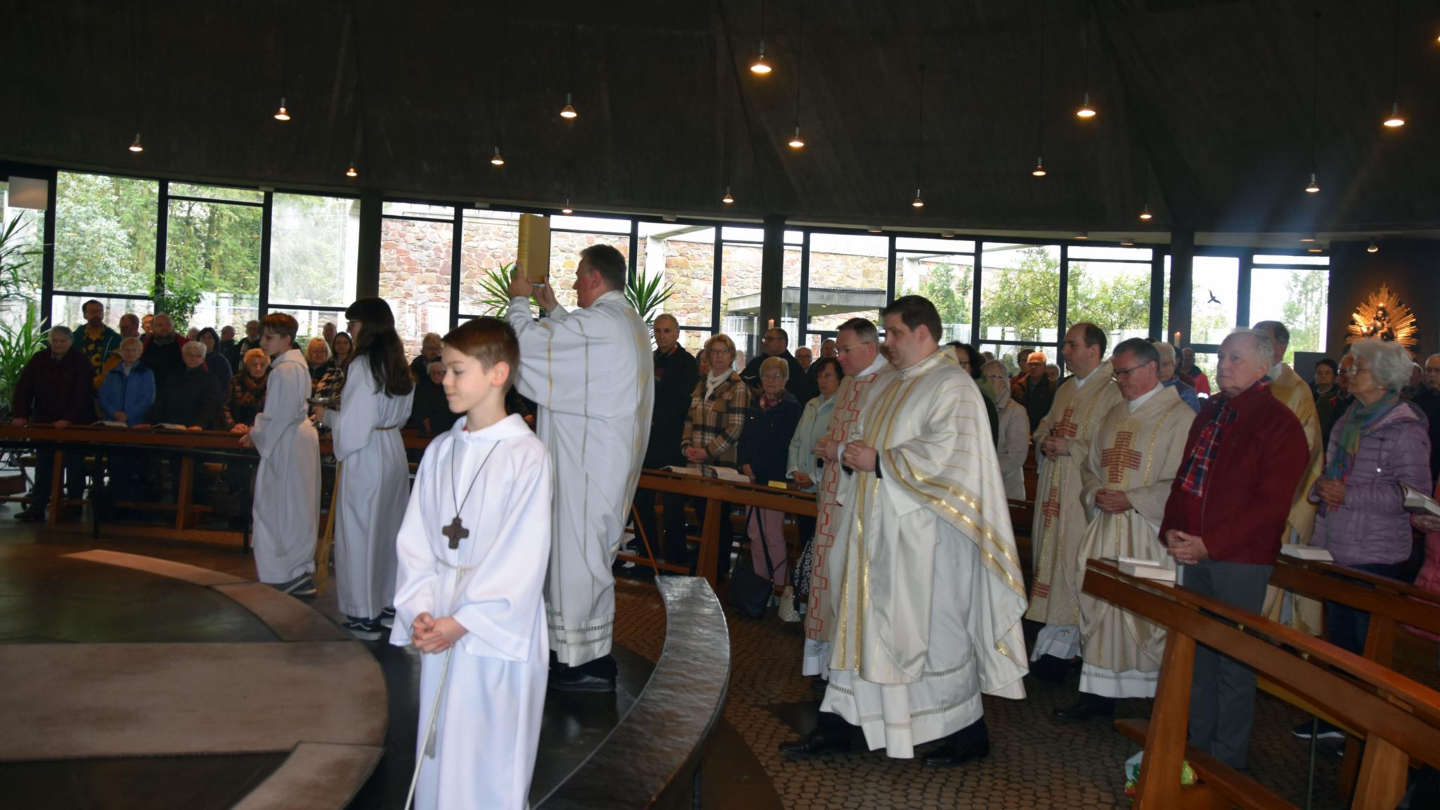 300 Menschen kamen zum Festhochamt in die St. Josefskirche in Merzig.