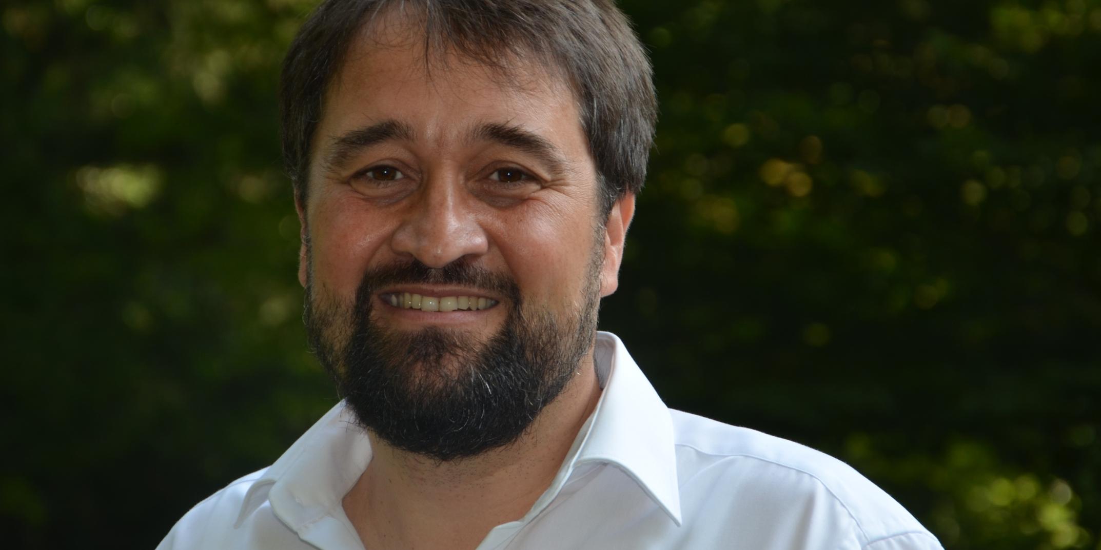 (c) Dr. Michael Meyer Dr. Michael Meyer