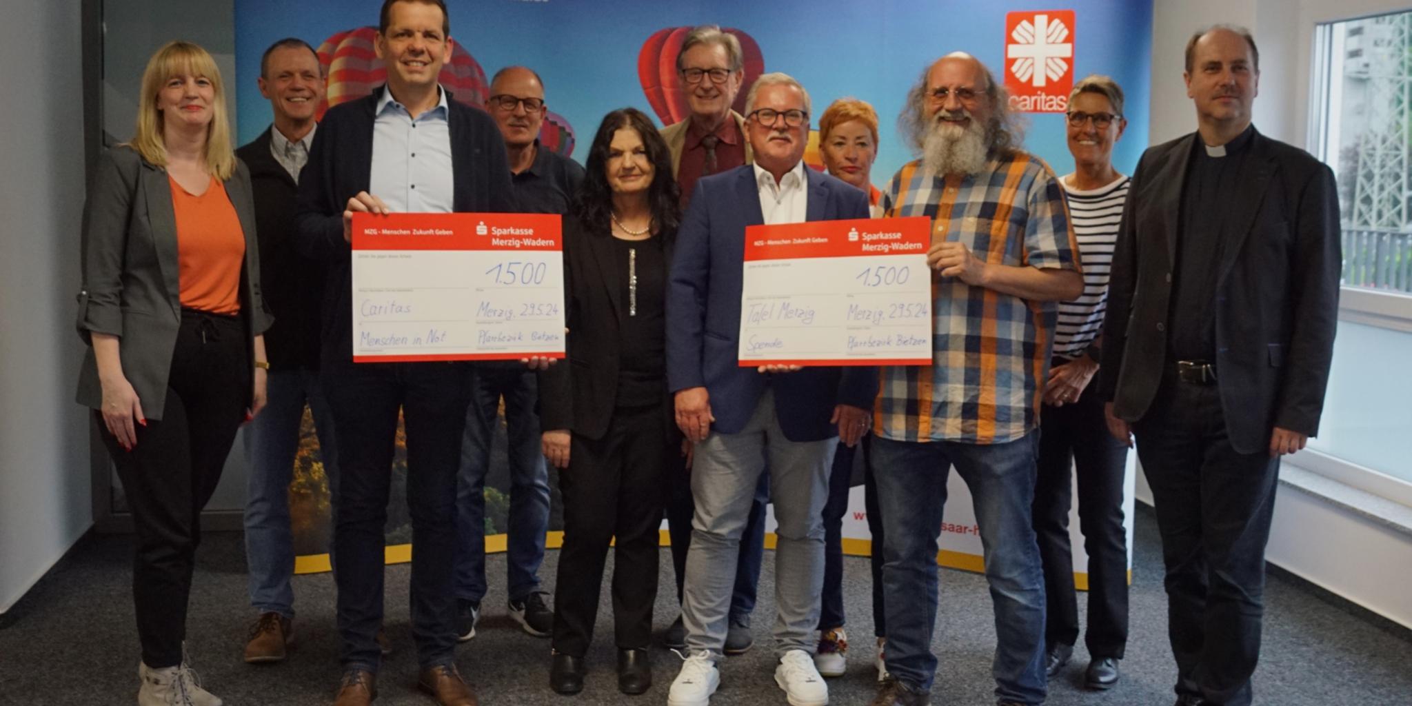 Spendenübergabe an Caritas und Merziger Tafel (c) KG Merzig Spendenübergabe an Caritas und Merziger Tafel
