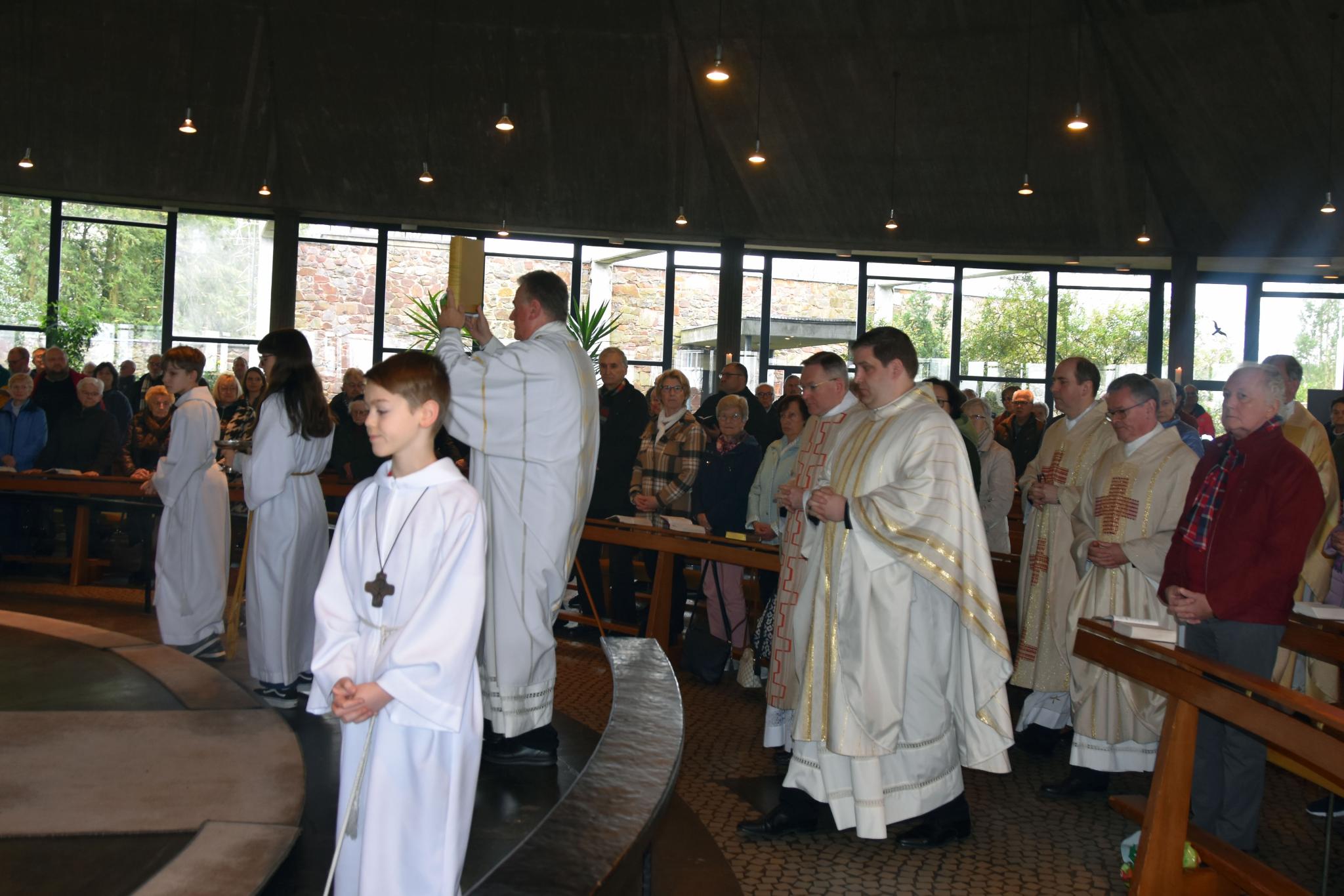 300 Menschen kamen zum Festhochamt in die St. Josefskirche in Merzig.